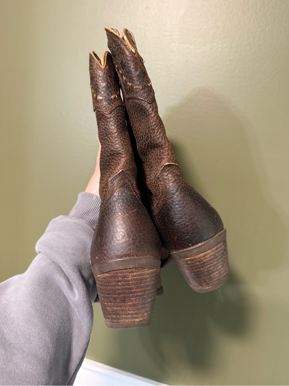 Ariat - Picture 3 of 7